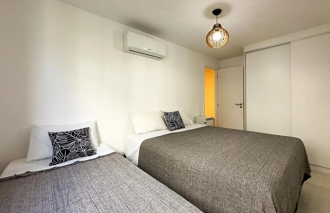 Apartamentos de 2 quartos com piscina na Praia dos Anjos-1