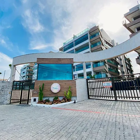 Apartamentos de 2 quartos com piscina na Praia dos Anjos-2